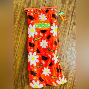 Reese’s Oversized Plush Throw 60”x70” Peanut Butter Cup Daisy flower